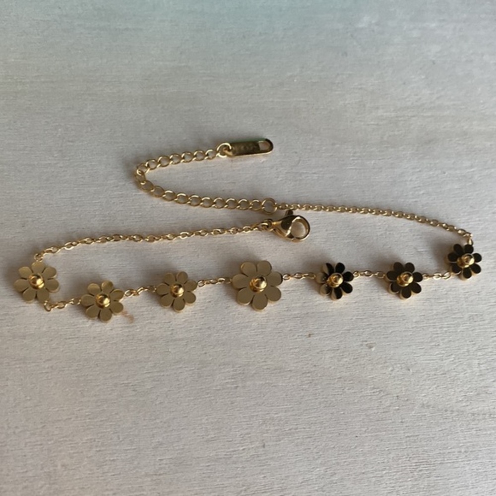 Daisy Linked Anklet - Picture 3 of 5